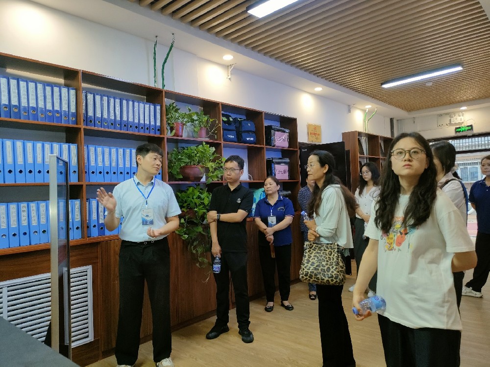 河南省發(fā)展改革委與寧夏發(fā)展改革委聯(lián)合調(diào)研鄭州陽光家政公司家政進(jìn)社區(qū)情況